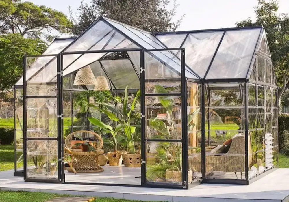Polycarbonate insulation room