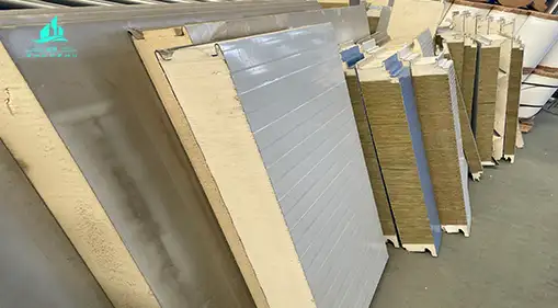 Polyurethane and rock wool sandwich panel
