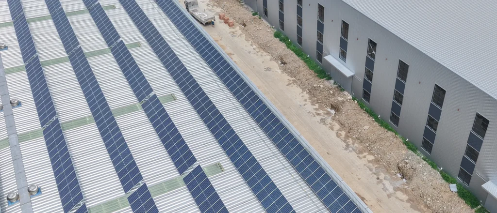Photovoltaic and PUF composite roof system